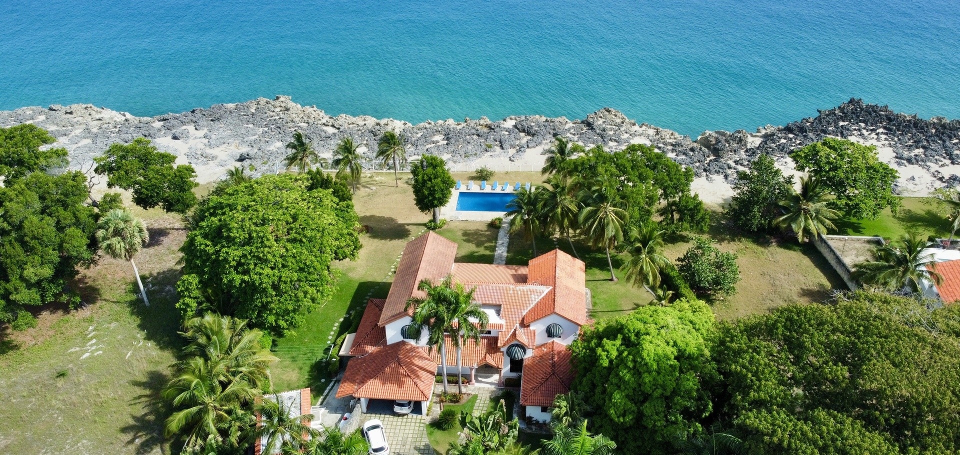 Stunning 9-Bedroom Oceanfront Villa in Sosua
